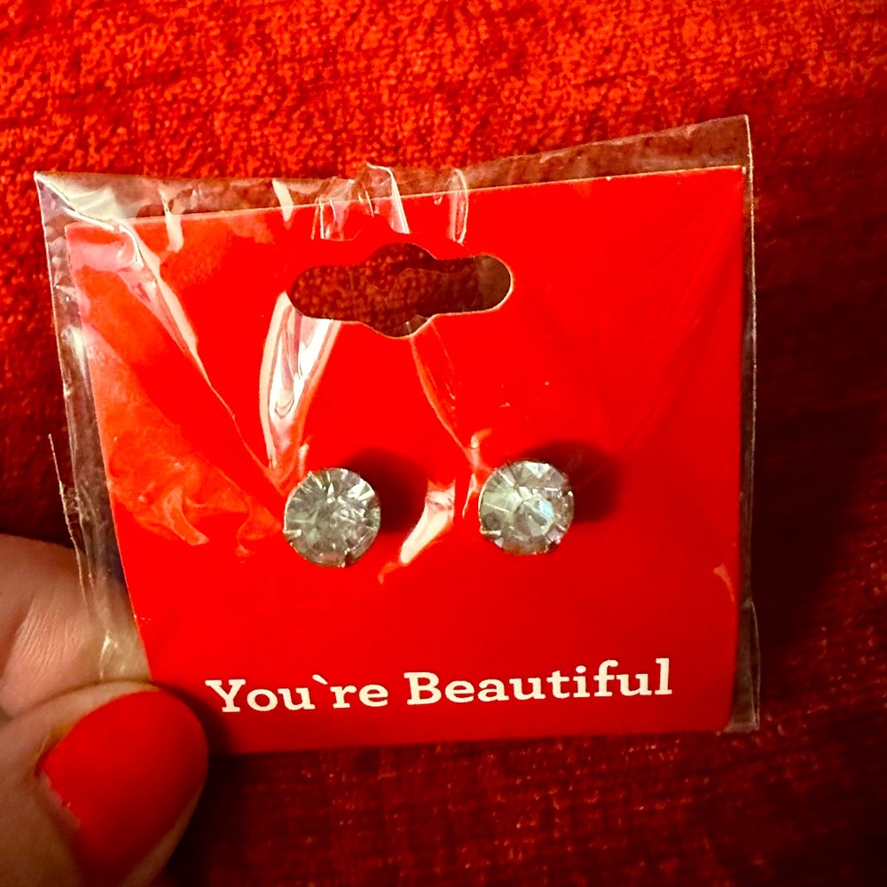 ⭐️FREE W/A PURCHASE | RHINESTONE & SILVER PLATED STUD EARRINGS
